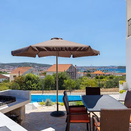Ferienhaus Mit Privatpool Fur 7 Personen Ca 170 Qm In Seget Donji, Dalmatien Kastela Und Umgebung