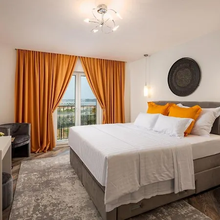 Holiday home Ferienhaus Mit Privatpool Fur 7 Personen Ca 170 Qm In Seget Donji, Dalmatien Kastela Und Umgebung