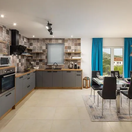 Ferienhaus Mit Privatpool Fur 7 Personen Ca 170 Qm In Seget Donji, Dalmatien Kastela Und Umgebung