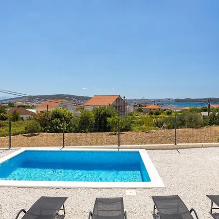 Ferienhaus Mit Privatpool Fur 7 Personen Ca 170 Qm In Seget Donji, Dalmatien Kastela Und Umgebung