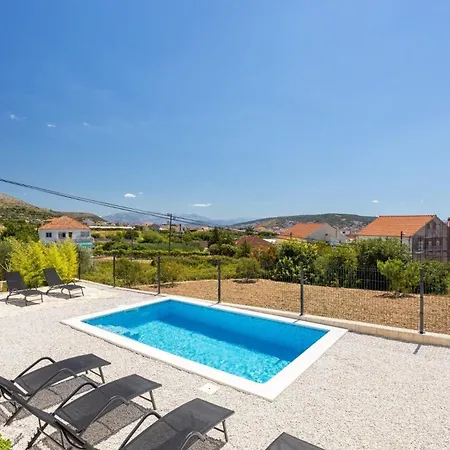 Ferienhaus Mit Privatpool Fur 7 Personen Ca 170 Qm In Seget Donji, Dalmatien Kastela Und Umgebung